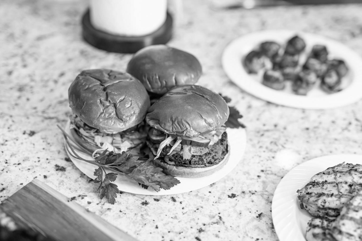 Food plating arrangement with detailed composition notes and measurement references